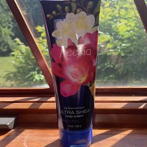 New FRESSIA 24 HR Ultra Body Cream ❤️